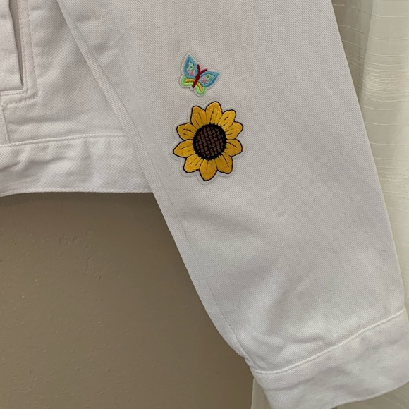 UNIQUE Custom Designed Women's White Denim Jacket Size Large - Picture 2 of 9